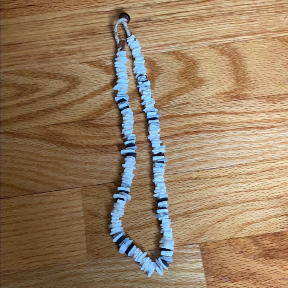 AMERICAN EAGLE- White Beach Necklace